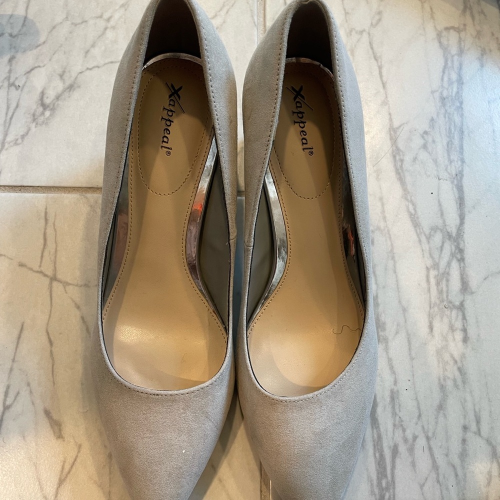 NEW- Pointy toe heels